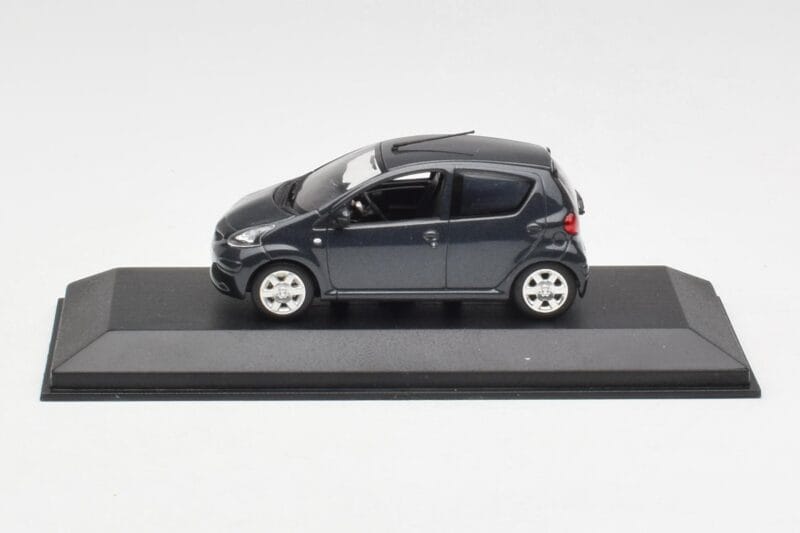 Toyota Aygo AB10 Grey Metallic Minichamps 1:43 AYGO001 Métal