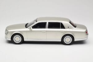 Toyota Century Silver Metallic Kyosho 1:18 KSR18036S Métal — image 3 sur 6