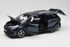 Toyota Granvia Bleu Foncé OEM 1:18 FCL22GR803 Métal — image 2 sur 8