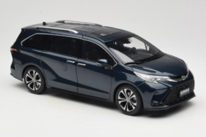 Toyota Granvia Bleu Foncé OEM 1:18 FCL22GR803 Métal — image 6 sur 8