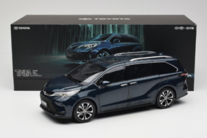 Toyota Granvia Bleu Foncé OEM 1:18 FCL22GR803 Métal — image 8 sur 8