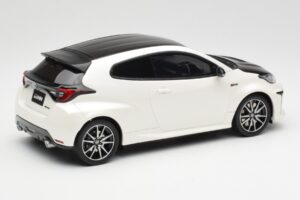 Toyota GRMN Yaris Rally Package Blanc Otto 1:18 OT1071 Résine — image 2 sur 6