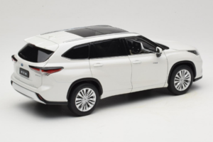 Toyota Highlander XU70 Blanc OEM 1:18 26071-2011 Métal — image 3 sur 8