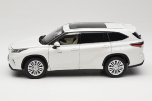 Toyota Highlander XU70 Blanc OEM 1:18 26071-2011 Métal — image 4 sur 8