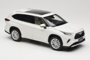 Toyota Highlander XU70 Blanc OEM 1:18 26071-2011 Métal — image 6 sur 8