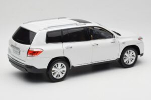 Toyota Highlander XU40 Blanc Paudi Model 1:18 2043612-W1 Métal — image 3 sur 8
