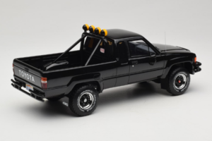 Toyota Hilux N60 SR5 Pickup Noir Otto 1:18 OT481B Résine — image 2 sur 6