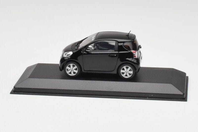 Toyota iQ Noir Mica Minichamps 1:43 403166803 Métal