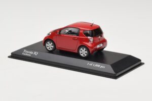 Toyota iQ Rouge Minichamps 1:43 400166800 Métal — image 3 sur 4