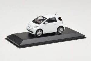 Toyota iQ Blanc Minichamps 1:43 TOYOTA009 Métal — image 2 sur 4