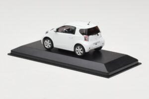 Toyota iQ Blanc Minichamps 1:43 TOYOTA009 Métal — image 3 sur 4
