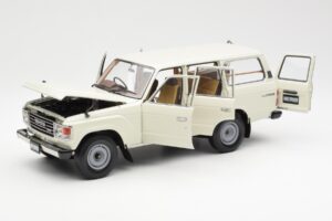 Toyota Land Cruiser J60 Blanc Kyosho 1:18 08956W Métal — image 2 sur 8