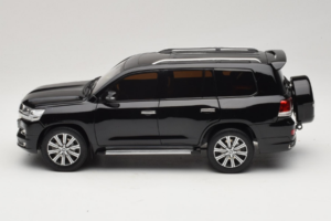Toyota Land Cruiser LC200 Noir Kengfai 1:18 KF024-13 Métal — image 4 sur 8