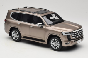 Toyota Land Cruiser LC300 ZX Or LCD 1:18 LCD18013-ZX-GO Métal — image 6 sur 8