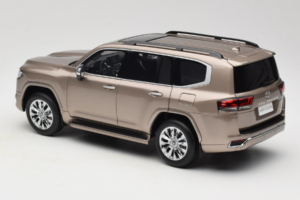 Toyota Land Cruiser LC300 ZX Or LCD 1:18 LCD18013-ZX-GO Métal — image 7 sur 8