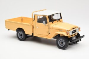 Toyota Land Cruiser Pickup Beige Kyosho 1:18 08958BE Métal — image 6 sur 8