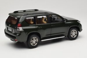 Toyota Land Cruiser Prado J150 Vert Paudi Model 1:18 623132-GR Métal — image 3 sur 8