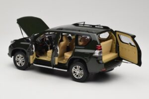 Toyota Land Cruiser Prado J150 Vert Paudi Model 1:18 623132-GR Métal — image 5 sur 8