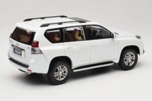 Toyota Land Cruiser Prado J150 Blanc Paudi Model 1:18 623132-WH Métal — image 3 sur 8