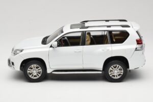 Toyota Land Cruiser Prado J150 Blanc Paudi Model 1:18 623132-WH Métal — image 4 sur 8