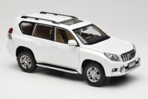 Toyota Land Cruiser Prado J150 Blanc Paudi Model 1:18 623132-WH Métal — image 6 sur 8