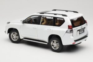 Toyota Land Cruiser Prado J150 Blanc Paudi Model 1:18 623132-WH Métal — image 7 sur 8