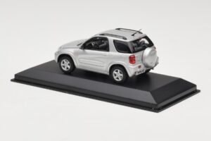 Toyota RAV4 XA20 Argent Intérieur Clair Minichamps 1:43 31434205 Métal — image 3 sur 4
