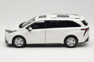 Toyota Sienna XL30 Blanc OEM 1:18 TOYOTA013 Métal — image 4 sur 8