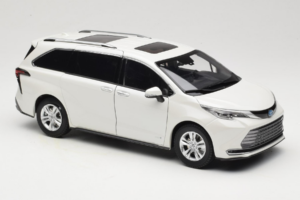Toyota Sienna XL30 Blanc OEM 1:18 TOYOTA013 Métal — image 6 sur 8