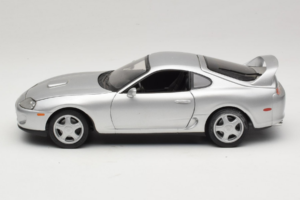 Toyota Supra A80 Argent Kyosho 1:18 8847 Métal — image 4 sur 8