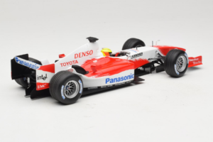 Toyota TF105 #17 R. Schumacher Panasonic Toyota Racing Showcar 2005 Minichamps 1:18 100050087 Métal — image 2 sur 7