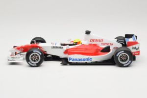 Toyota TF105 #17 R. Schumacher Panasonic Toyota Racing Showcar 2005 Minichamps 1:18 100050087 Métal — image 3 sur 7