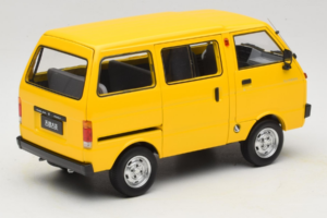 Toyota TJ110 Tianjin Huali Jaune OEM 1:18 TOYOTA014 Métal — image 3 sur 8