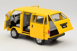 Toyota TJ110 Tianjin Huali Jaune OEM 1:18 TOYOTA014 Métal — image 5 sur 8