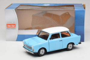 Trabant 601 Deluxe Bleu Blanc Sun Star 1:18 4286 Métal — image 6 sur 6