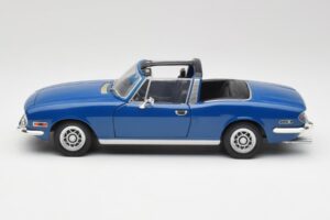 Triumph Stag Mk1 Sapphire Blue Revell 1:18 8815 Métal — image 4 sur 8