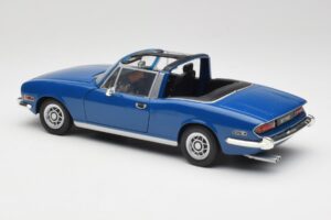Triumph Stag Mk1 Sapphire Blue Revell 1:18 8815 Métal — image 7 sur 8
