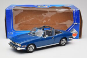 Triumph Stag Mk1 Sapphire Blue Revell 1:18 8815 Métal — image 8 sur 8