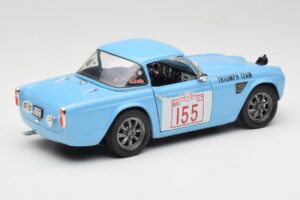 Triumph TR4 Rally Car Revell 1:18 8773 Métal — image 3 sur 8