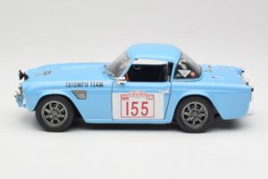 Triumph TR4 Rally Car Revell 1:18 8773 Métal — image 4 sur 8