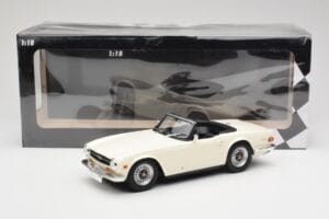 Triumph TR6 PI Blanc Minichamps 1:18 155132035 Métal — image 6 sur 6