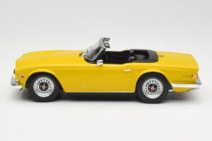 Triumph TR6 RHD Jaune Minichamps 1:18 155132034 Métal — image 3 sur 6