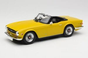 Triumph TR6 RHD Jaune Minichamps 1:18 155132034 Métal