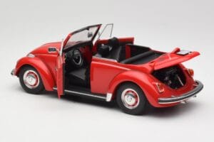 Volkswagen 1302 LS Cabriolet Rouge Revell 1:18 08470 Métal — image 5 sur 8