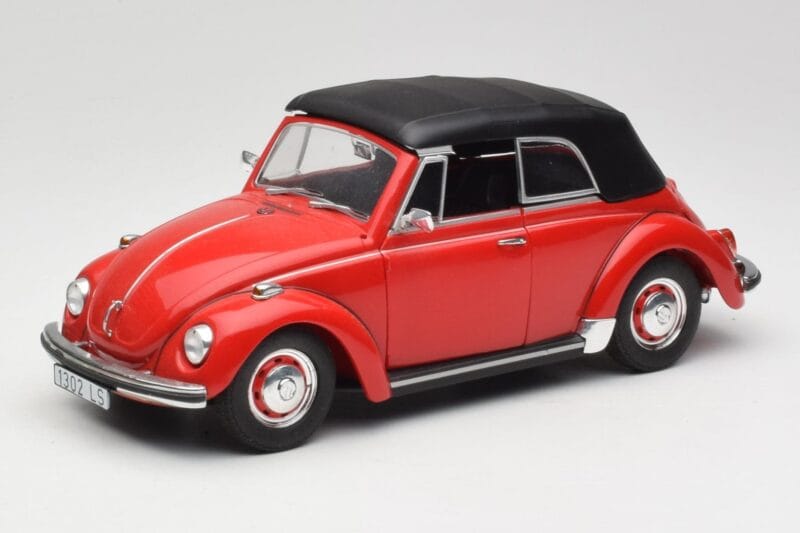 Volkswagen 1302 LS Cabriolet Rouge Revell 1:18 08470 Métal