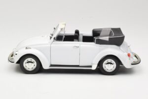 Volkswagen 1302 LS Cabriolet Blanc Revell 1:18 8415 Métal — image 4 sur 8