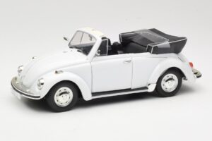 Volkswagen 1302 LS Cabriolet Blanc Revell 1:18 8415 Métal