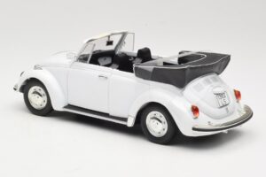 Volkswagen 1302 LS Cabriolet Blanc Revell 1:18 8415 Métal — image 7 sur 8