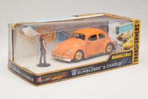 Volkswagen Beetle Bumblebee Transformers With Figure Metals Diecast 1:24 30114 Métal — image 2 sur 3