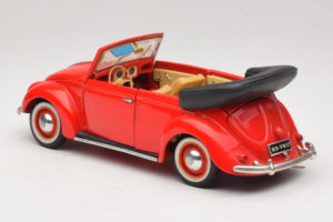 Volkswagen Beetle Cabriolet Rouge Maisto 1:18 56010 Métal — image 7 sur 8